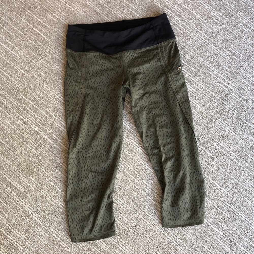 Lululemon XS women’s green spotted leggings with zip pocket